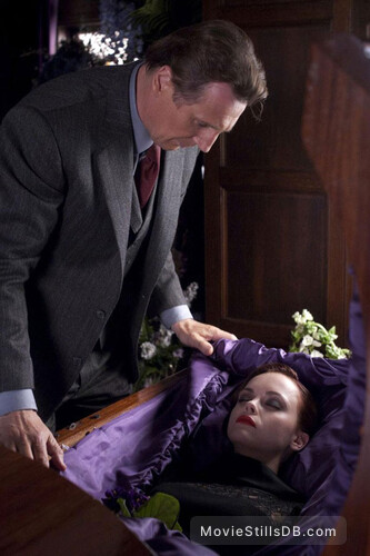 After.Life - Publicity still of Christina Ricci & Liam Neeson