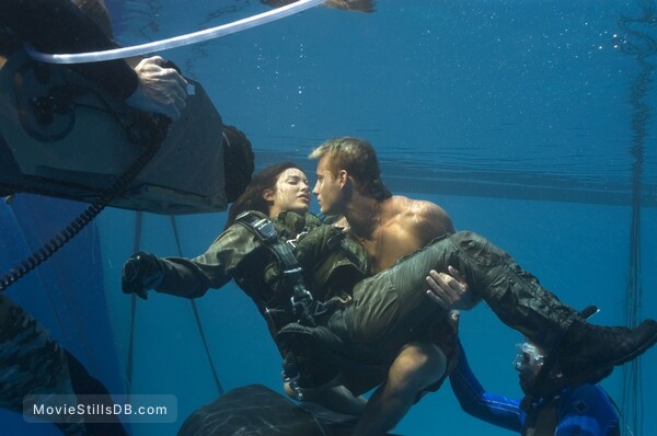 Aquaman - Behind the scenes photo of Justin Hartley 