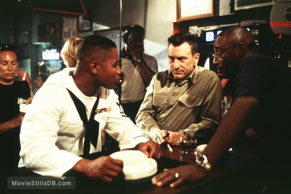 Men Of Honor - Behind the scenes photo of Cuba Gooding Jr. & Robert De Niro