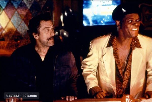 Jackie Brown - Publicity still of Robert De Niro & Samuel L. Jackson